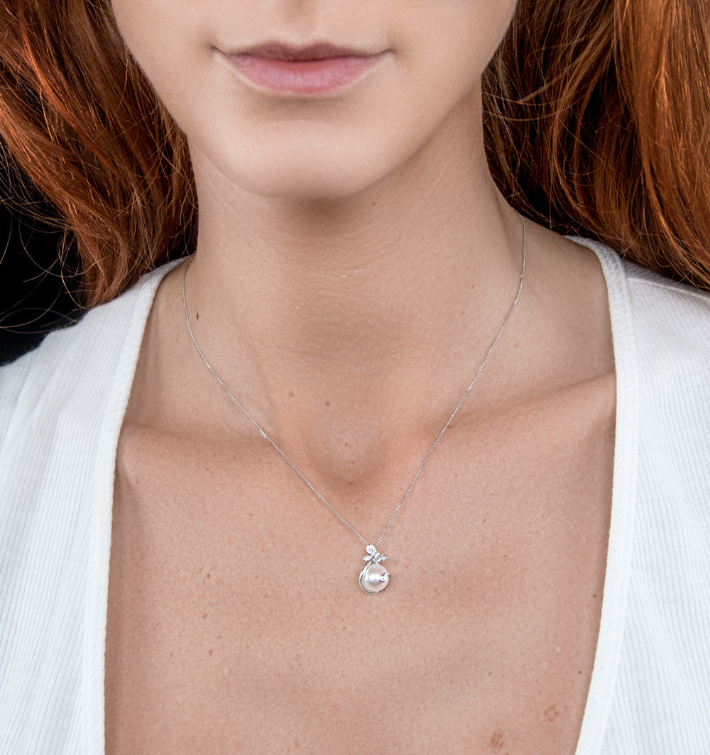 Button Pearl and Diamond Stellato Pendant Necklace in 9K White Gold